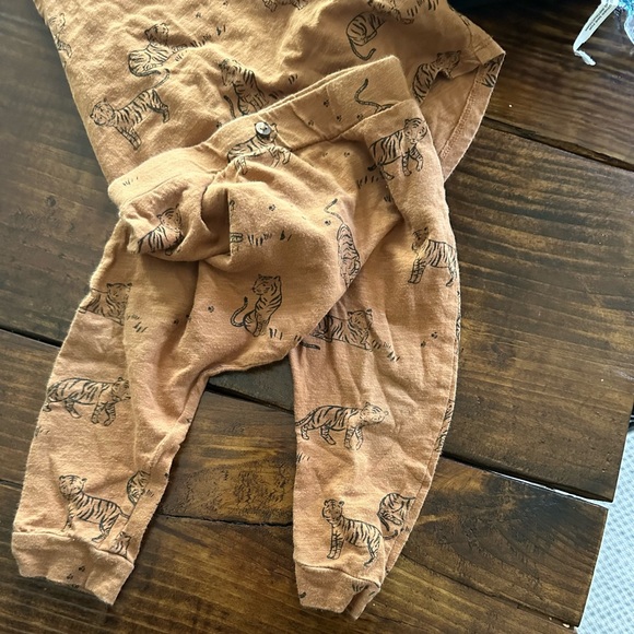 Rylee + Cru Other - Rylee + Cru tiger Set tank and joggers 12-18 mos